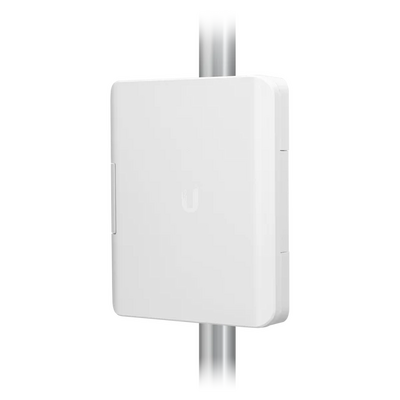 USW-Flex-Utility в бял цвят, монтиран на пилон