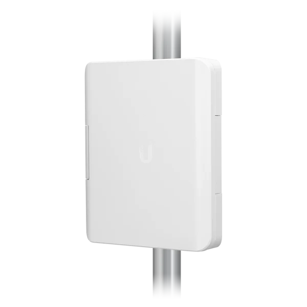 USW-Flex-Utility в бял цвят, монтиран на стълб