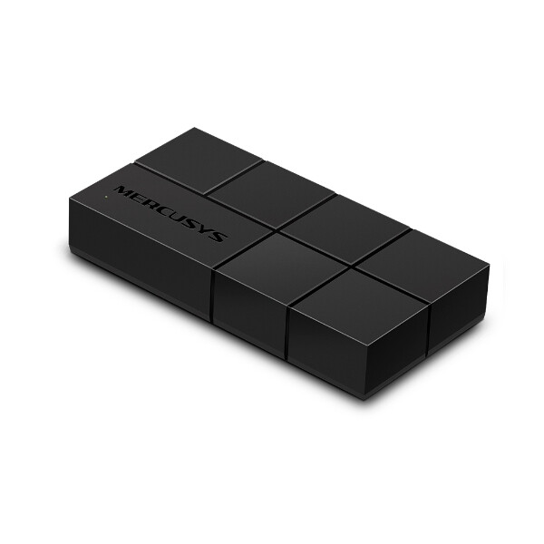 Черен комутатор Mercusys модел MS108G на бял фон.